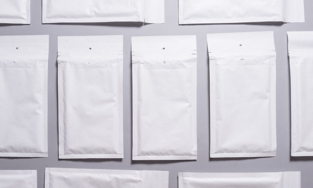 Boxes vs. Poly Mailers Which Is Better for Your Business?